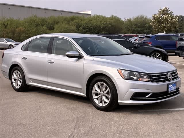 Thumbnail: 2017 Volkswagen Passat - 8