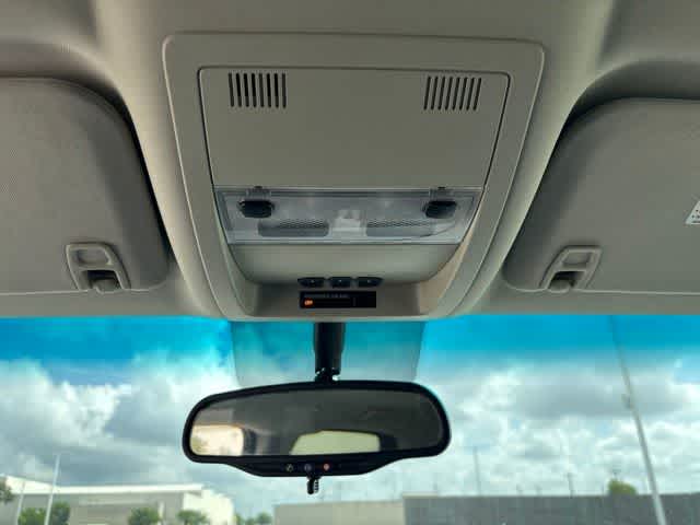 Thumbnail: 2011 Chevrolet Silverado 1500 - 23