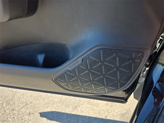 2021 Toyota RAV4 XLE 31