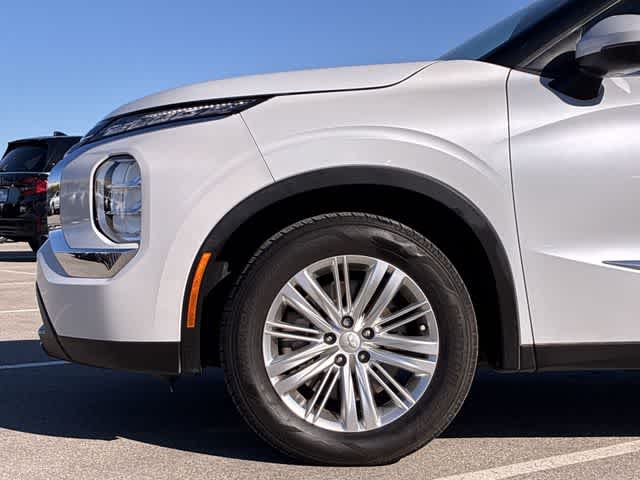 Thumbnail: 2022 Mitsubishi Outlander - 14