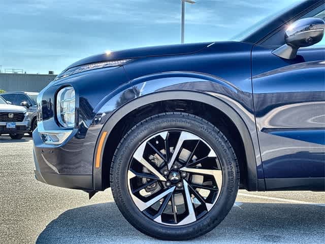 Thumbnail: 2023 Mitsubishi Outlander - 14