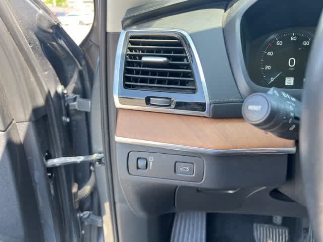 Thumbnail: 2019 Volvo XC90 - 10