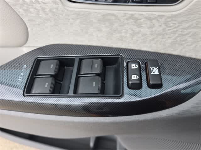 2013 Toyota Sienna SE 38