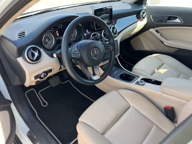 Thumbnail: 2017 Mercedes-Benz GLA - 9