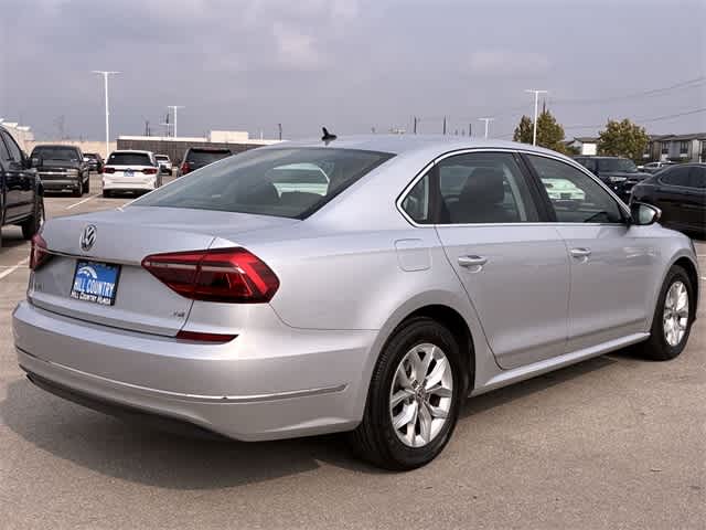 Thumbnail: 2017 Volkswagen Passat - 6
