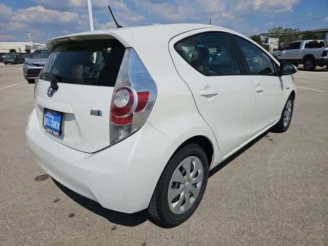 Thumbnail: 2014 Toyota Prius c - 5