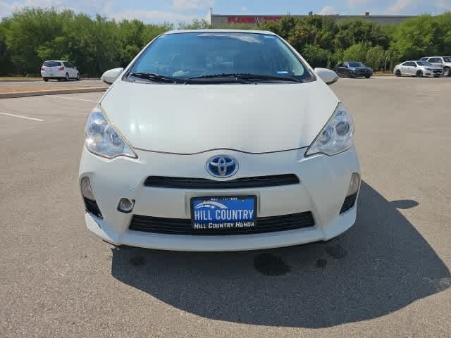2014 Toyota Prius C One photo 2