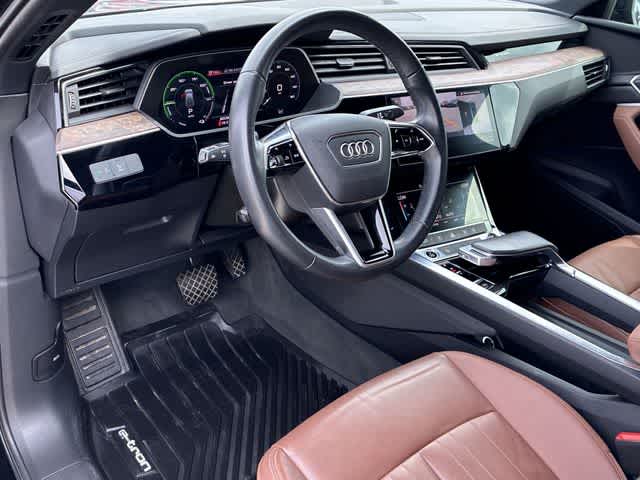 Thumbnail: 2022 Audi e-tron S - 2