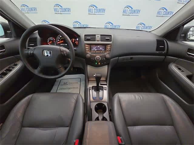 Thumbnail: 2005 Honda Accord - 16