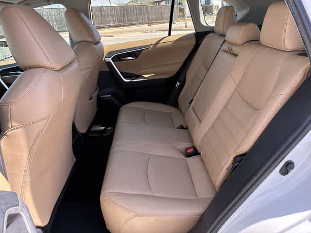 Thumbnail: 2021 Toyota RAV4 - 21