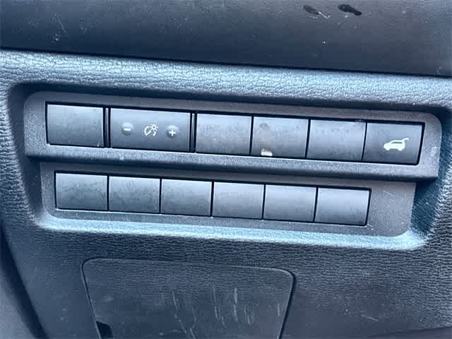 Thumbnail: 2023 Mitsubishi Outlander - 39