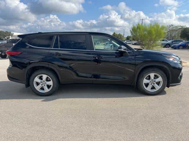Thumbnail: 2023 Toyota Highlander - 6