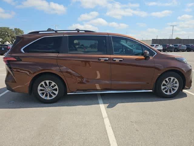 Thumbnail: 2022 Toyota Sienna - 6