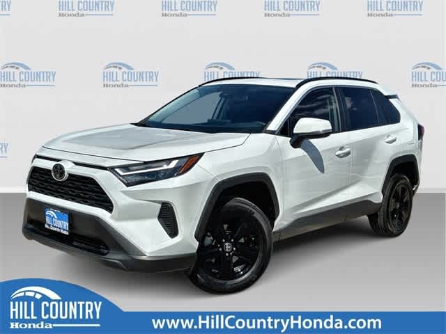 2023 Toyota RAV4 XLE's photo
