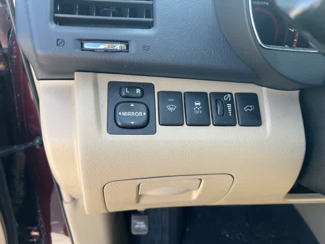 Thumbnail: 2013 Toyota Highlander - 10