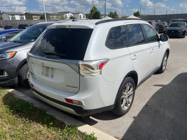 Thumbnail: 2015 Mitsubishi Outlander - 6