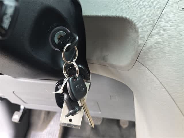 2013 Toyota Sienna SE 36