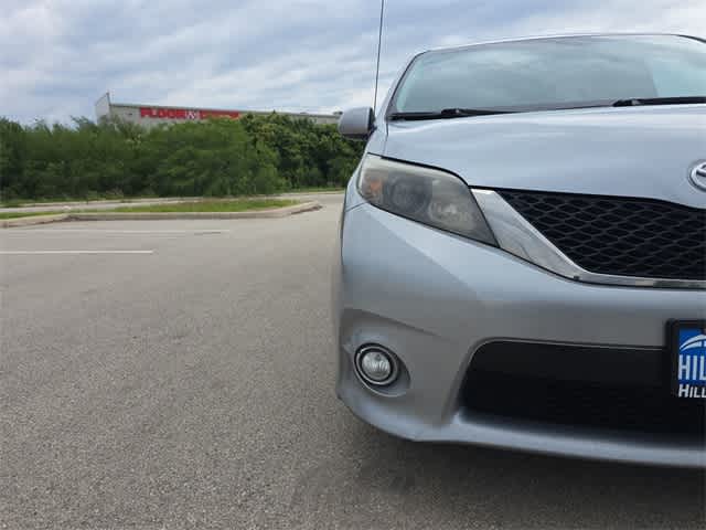 2013 Toyota Sienna SE 10