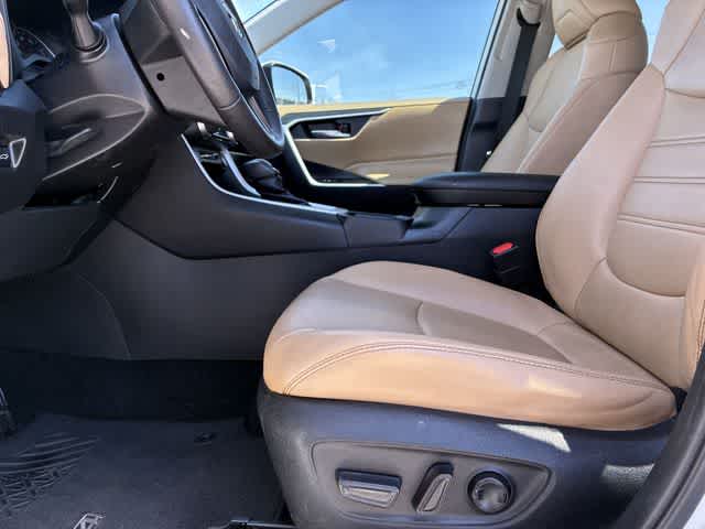 Thumbnail: 2021 Toyota RAV4 - 18