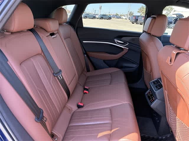 Thumbnail: 2022 Audi e-tron - 22