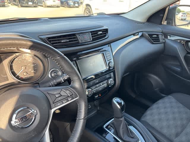 Thumbnail: 2019 Nissan Rogue Sport - 19