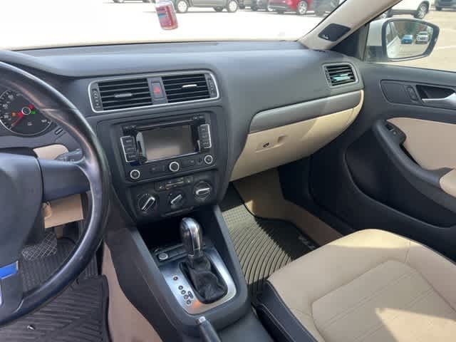 Thumbnail: 2012 Volkswagen Jetta - 17
