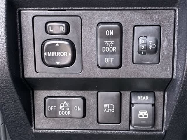 Thumbnail: 2018 Toyota Tundra - 41