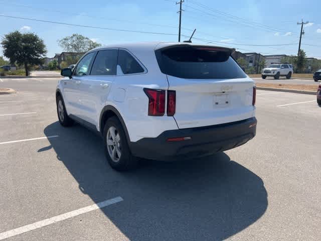 2023 Kia Sorento LX photo 2