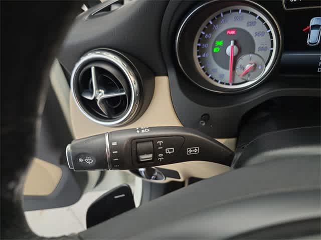 Thumbnail: 2017 Mercedes-Benz GLA - 26
