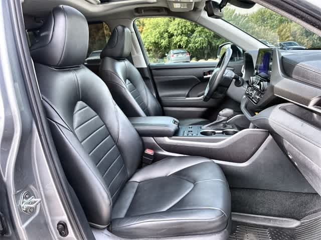 Thumbnail: 2023 Toyota Highlander - 24