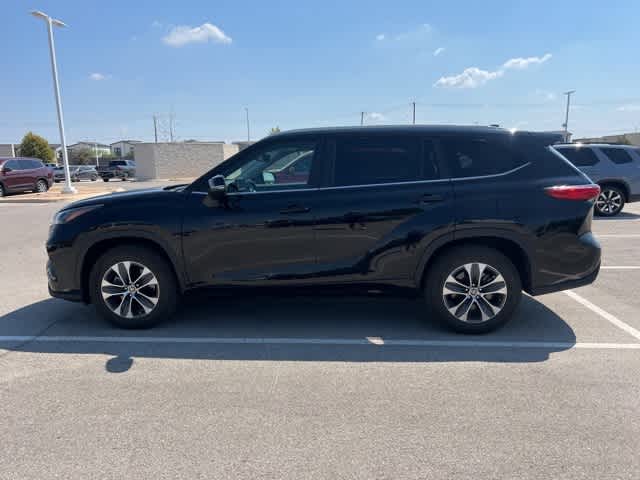 Thumbnail: 2023 Toyota Highlander - 2
