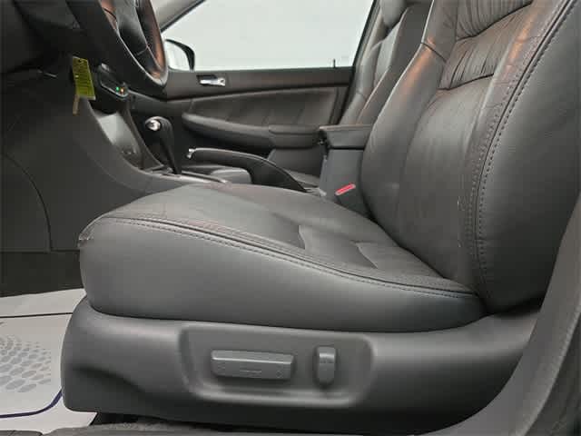 Thumbnail: 2005 Honda Accord - 18