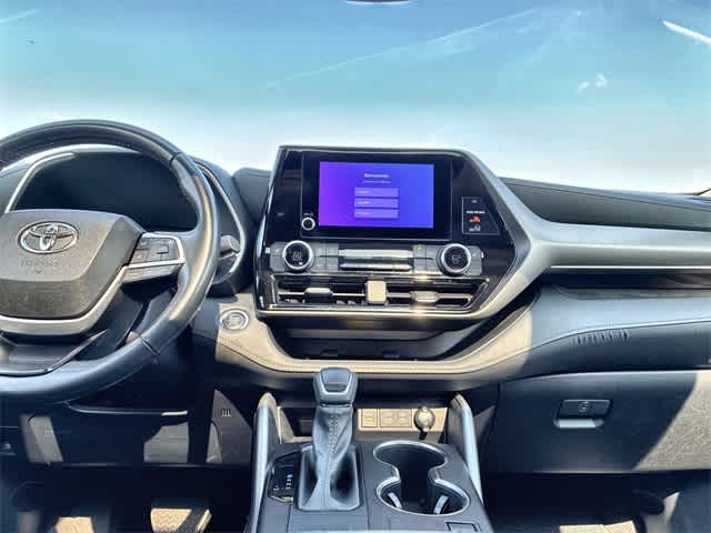Thumbnail: 2023 Toyota Highlander - 30