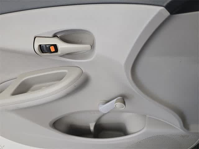 Thumbnail: 2011 Toyota Corolla - 34