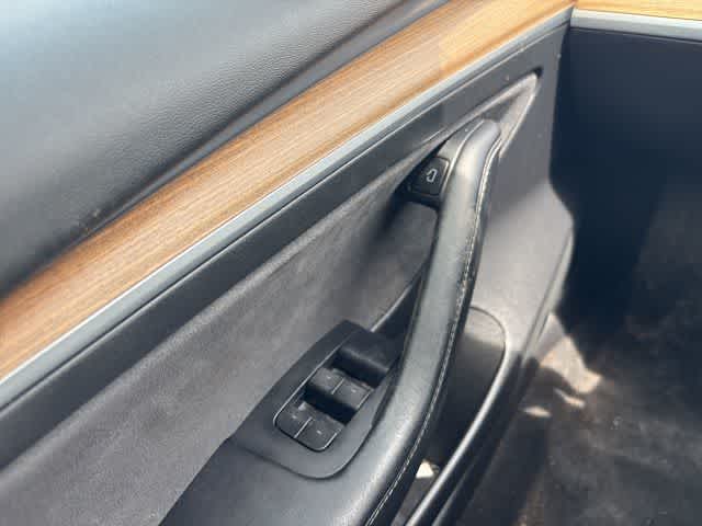 Thumbnail: 2021 Tesla Model 3 - 21