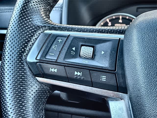 Thumbnail: 2023 Mitsubishi Outlander - 24