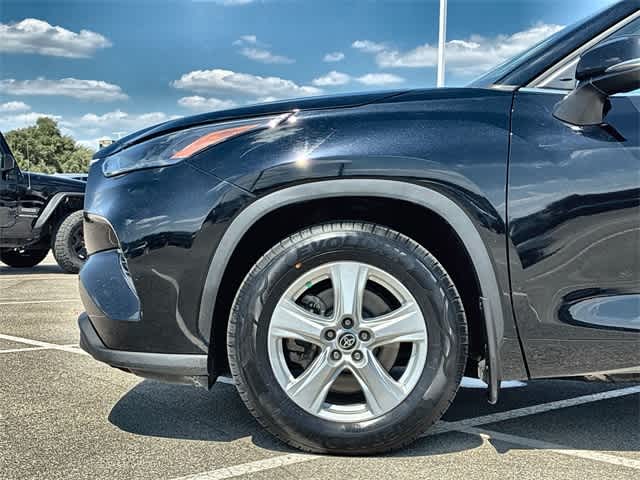 Thumbnail: 2023 Toyota Highlander - 14