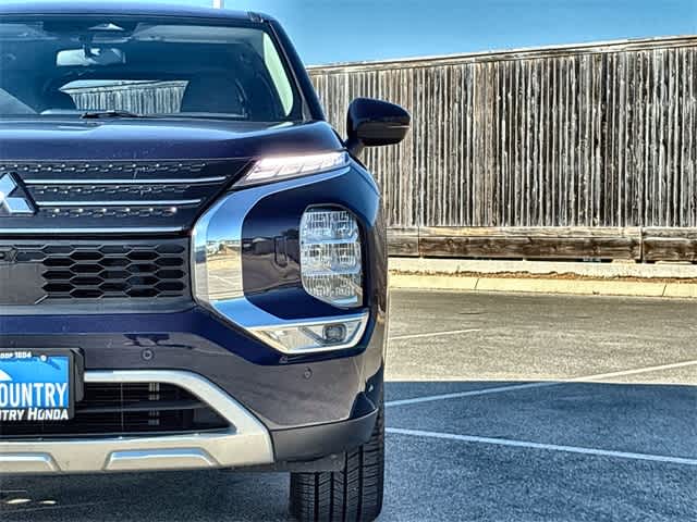 Thumbnail: 2023 Mitsubishi Outlander - 11