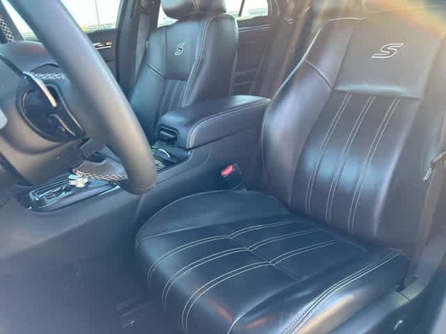 Thumbnail: 2023 Chrysler 300 - 21