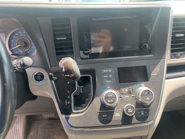 Thumbnail: 2015 Toyota Sienna - 16