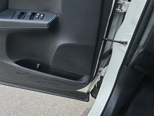 Thumbnail: 2017 Toyota RAV4 - 31