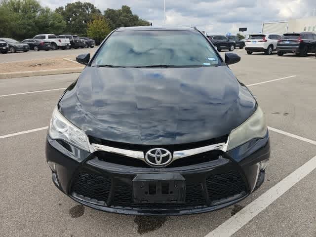 2016 Toyota Camry SE photo 2