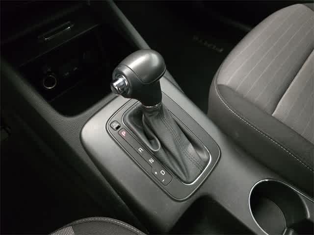 Thumbnail: 2015 Kia Forte - 32