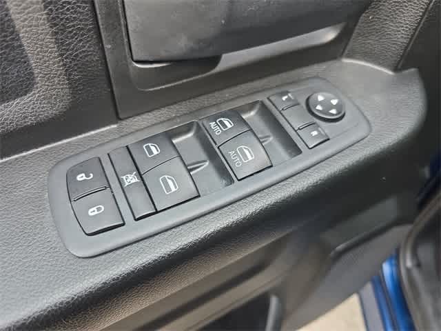 Thumbnail: 2021 RAM 1500 Classic - 39