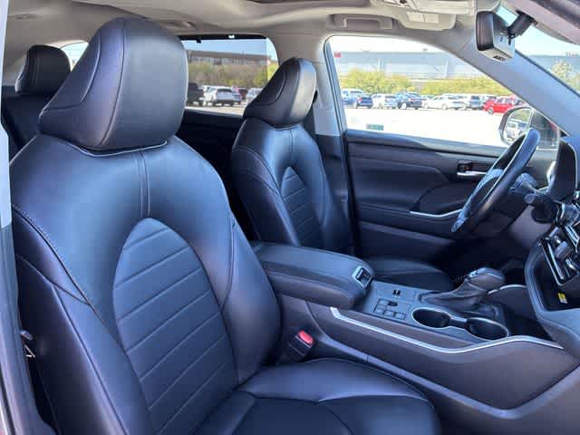 Thumbnail: 2023 Toyota Highlander - 24