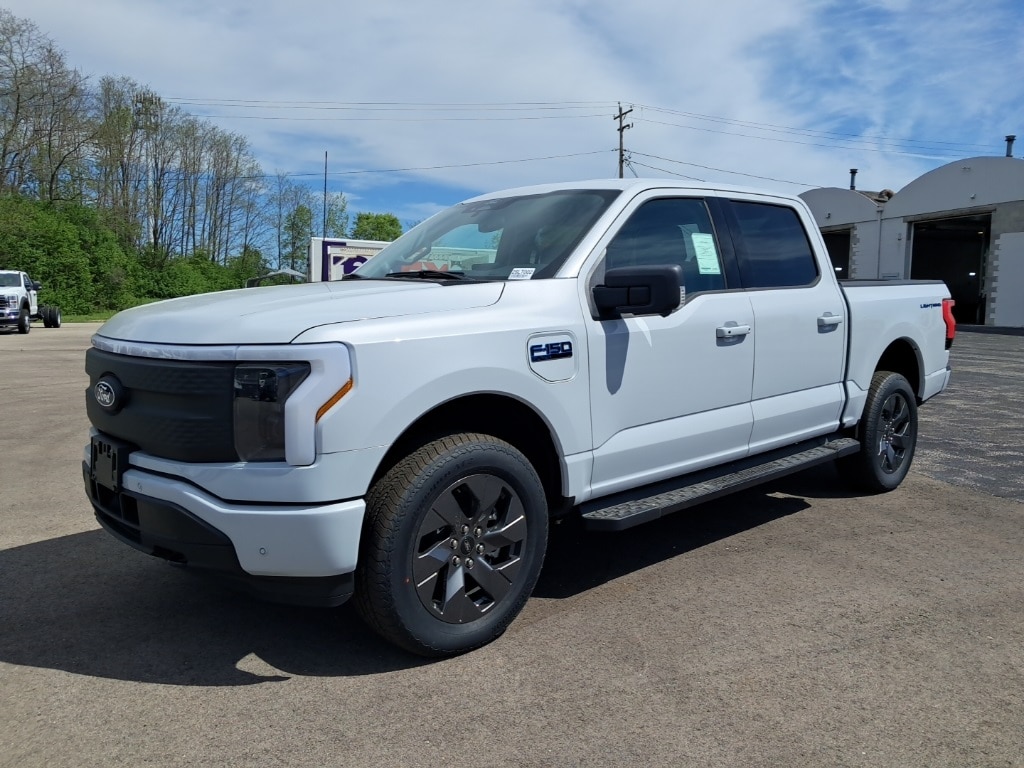 2025 Ford F-150 Lightning Flash's photo