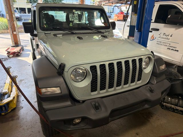 2024 Jeep Wrangler Sport's photo