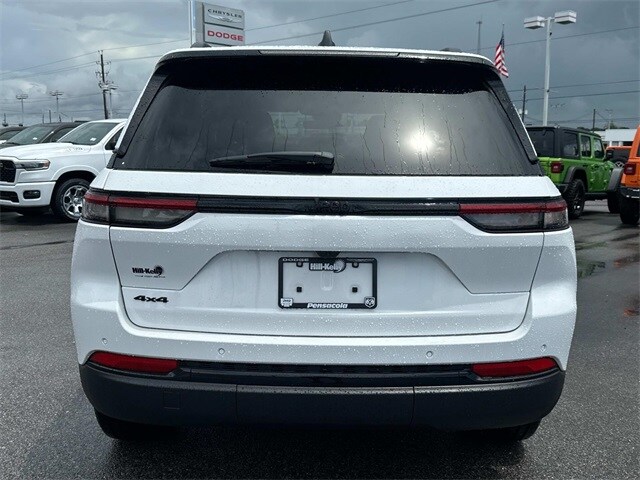 2025 Jeep Grand Cherokee Laredo Altitude photo 3