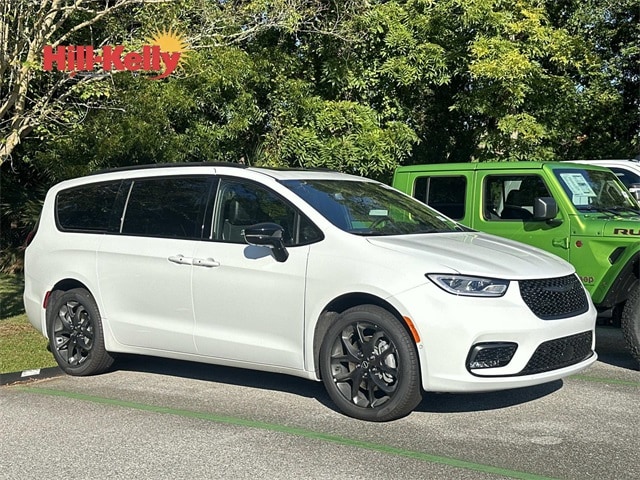 2026 Chrysler Pacifica Passenger Van 
