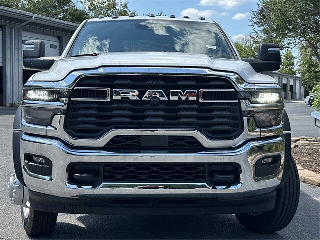 2025 Ram 5500 Tradesman photo 2